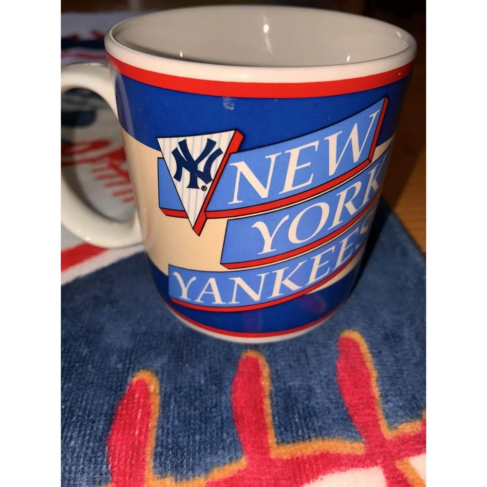 Genuine Yankees MLB 30x60‎ Beach Towel & Mug Set Vintage Collectable Authentic